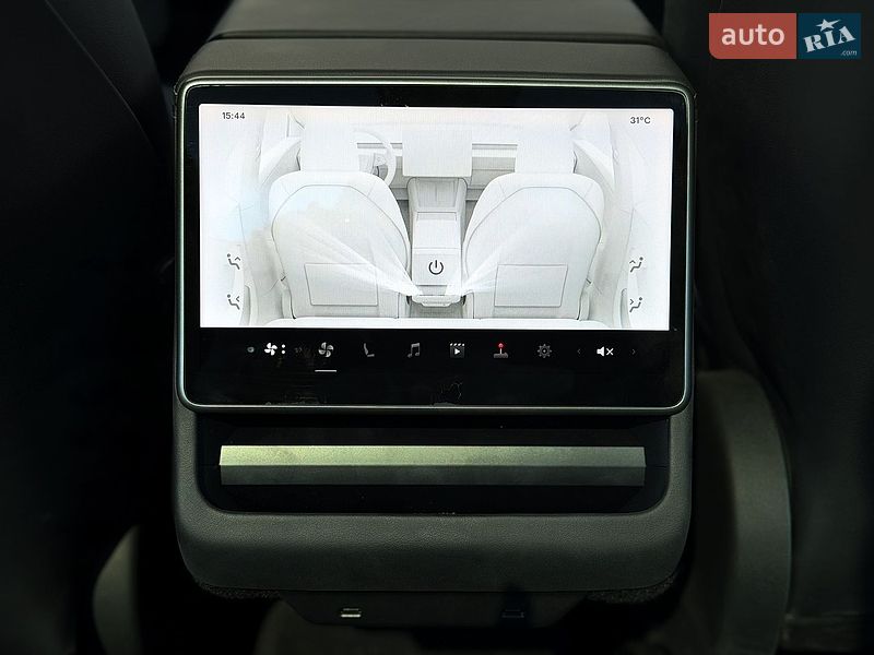 Седан Tesla Model 3 2025 в Киеве