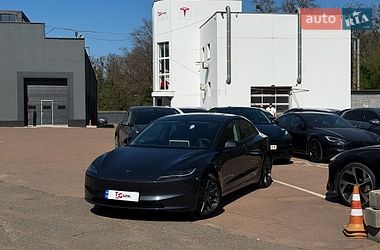 Седан Tesla Model 3 2025 в Киеве