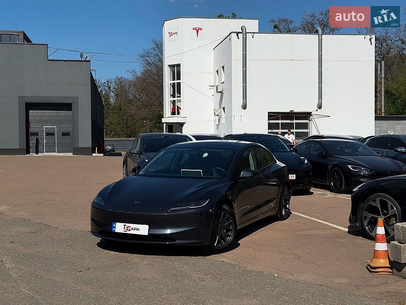 Седан Tesla Model 3 2025 в Киеве