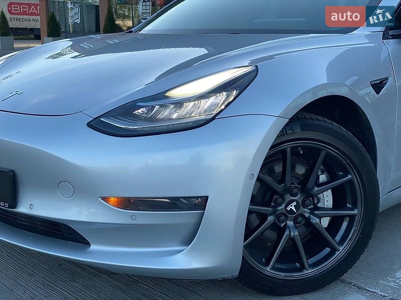 Седан Tesla Model 3 2018 в Києві