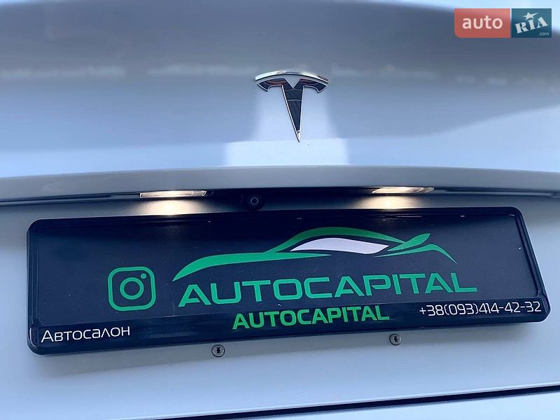 Седан Tesla Model 3 2018 в Києві