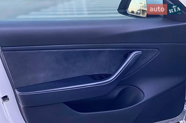 Седан Tesla Model 3 2018 в Києві