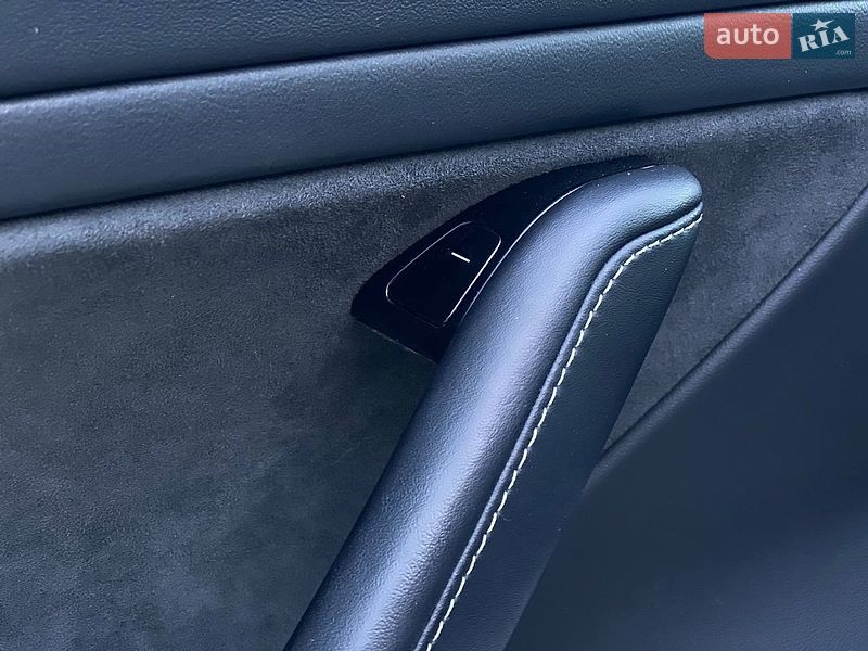 Седан Tesla Model 3 2018 в Києві