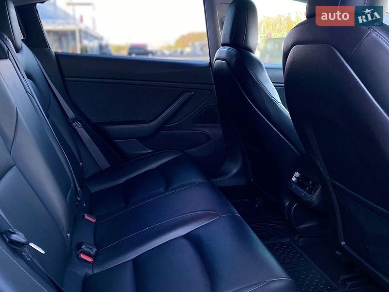 Седан Tesla Model 3 2018 в Києві