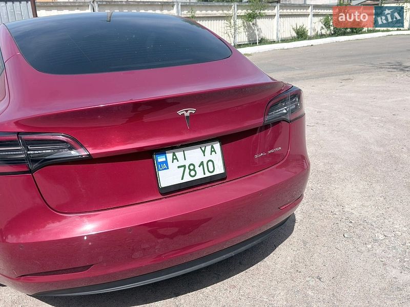 Седан Tesla Model 3 2021 в Киеве