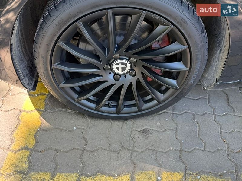 Седан Tesla Model 3 2023 в Львове