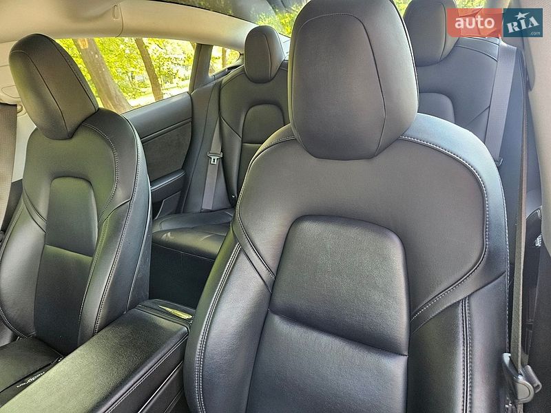 Седан Tesla Model 3 2018 в Киеве