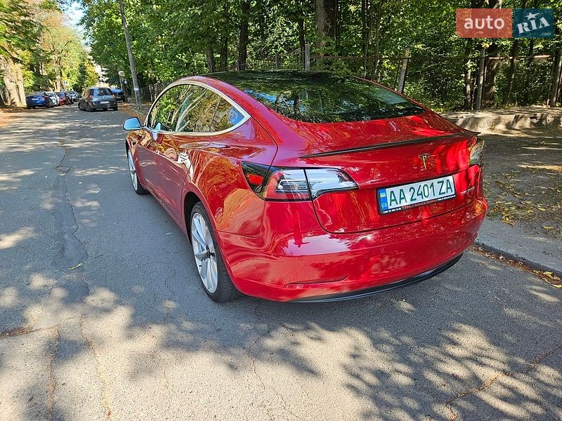 Седан Tesla Model 3 2018 в Киеве