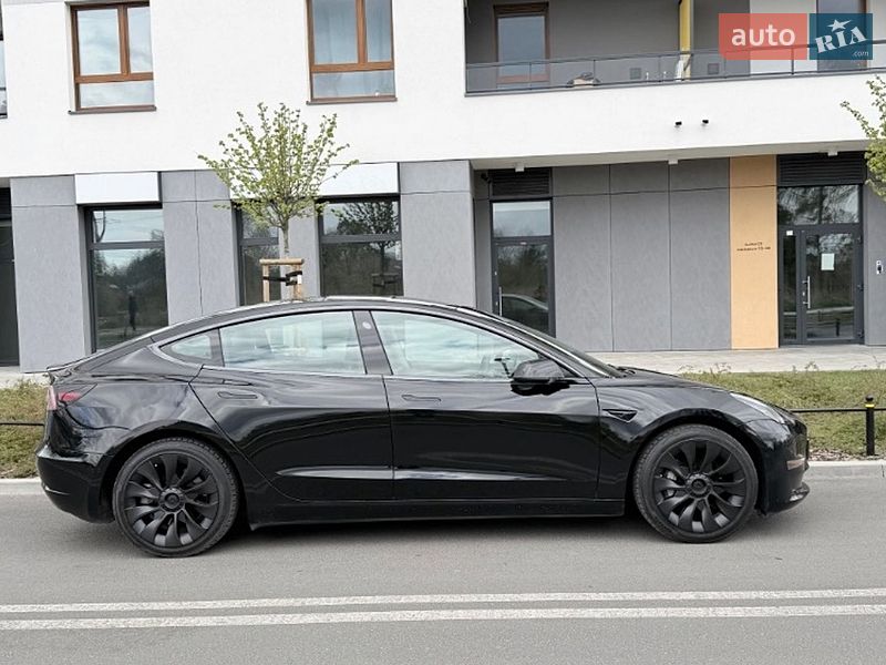 Седан Tesla Model 3 2019 в Львове