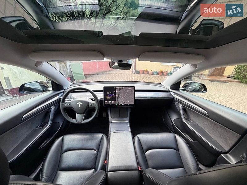 Седан Tesla Model 3 2019 в Львове