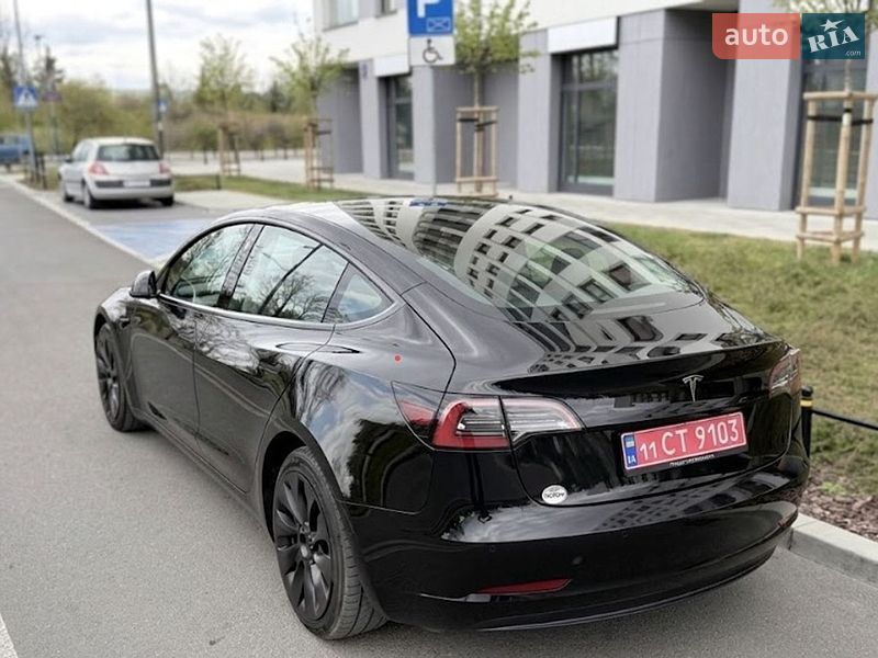 Седан Tesla Model 3 2019 в Львове