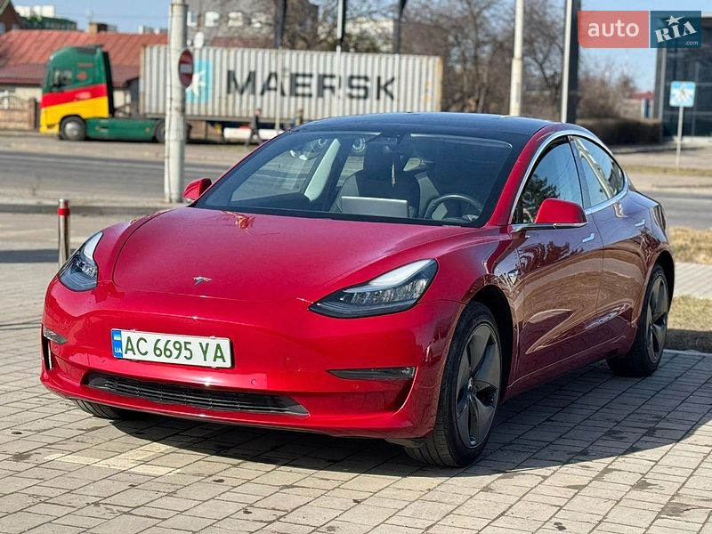 Седан Tesla Model 3 2019 в Луцке