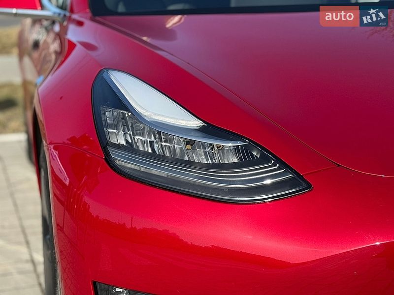 Седан Tesla Model 3 2019 в Луцке