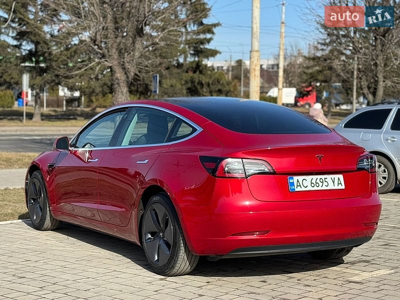Седан Tesla Model 3 2019 в Луцке