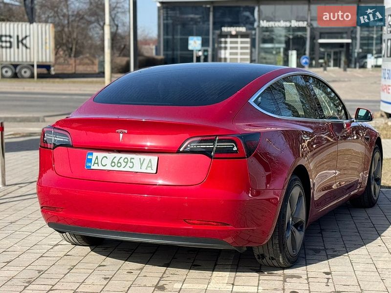 Седан Tesla Model 3 2019 в Луцке