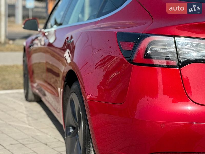 Седан Tesla Model 3 2019 в Луцке