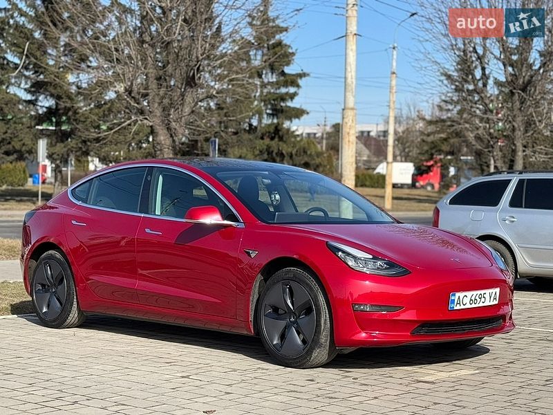 Седан Tesla Model 3 2019 в Луцке