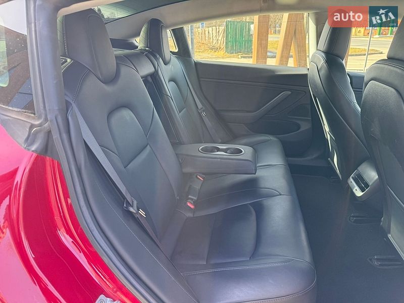 Седан Tesla Model 3 2019 в Луцьку