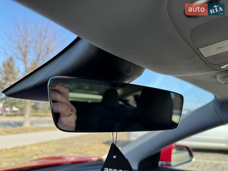 Седан Tesla Model 3 2019 в Луцьку
