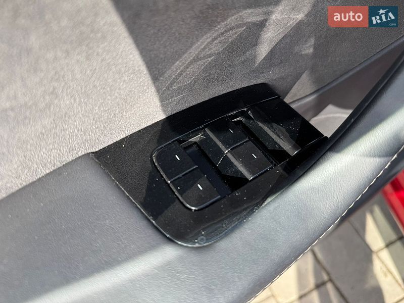 Седан Tesla Model 3 2019 в Луцьку