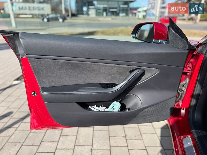 Седан Tesla Model 3 2019 в Луцке