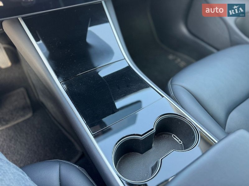 Седан Tesla Model 3 2019 в Луцьку