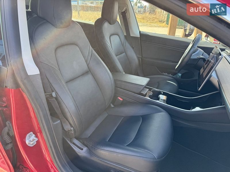 Седан Tesla Model 3 2019 в Луцке