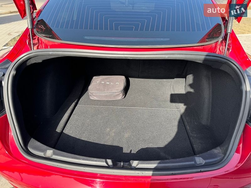 Седан Tesla Model 3 2019 в Луцьку