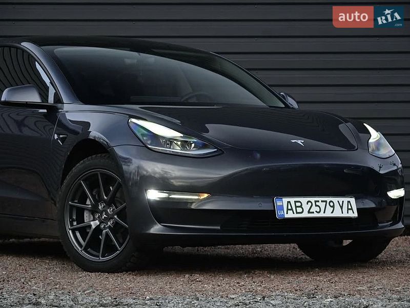 Седан Tesla Model 3 2021 в Виннице