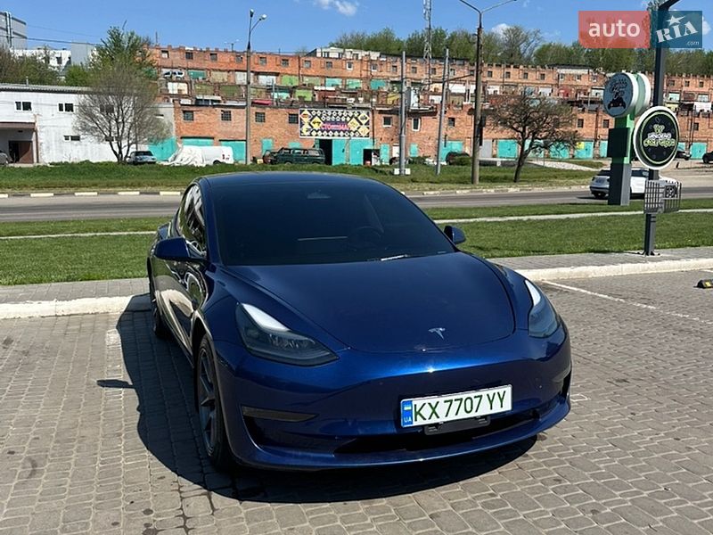 Седан Tesla Model 3 2023 в Харкові