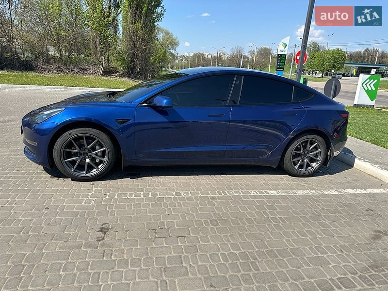 Седан Tesla Model 3 2023 в Харкові