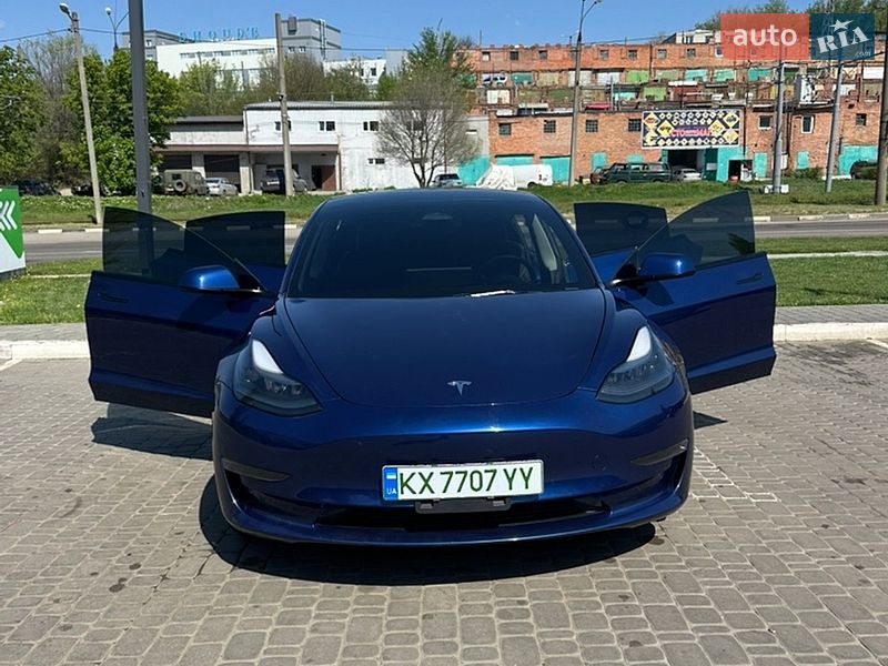 Седан Tesla Model 3 2023 в Харкові