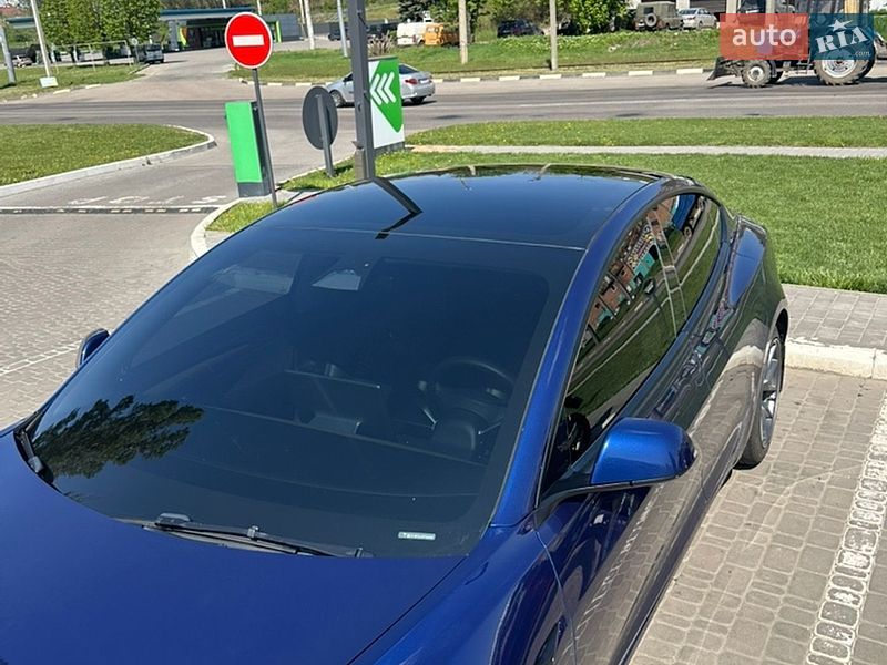 Седан Tesla Model 3 2023 в Харкові