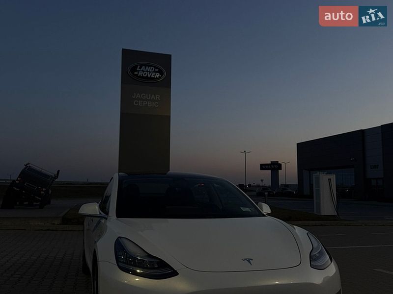Седан Tesla Model 3 2019 в Львові