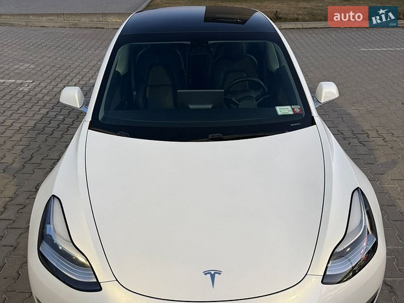 Седан Tesla Model 3 2019 в Львові