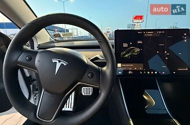 Седан Tesla Model 3 2019 в Львові