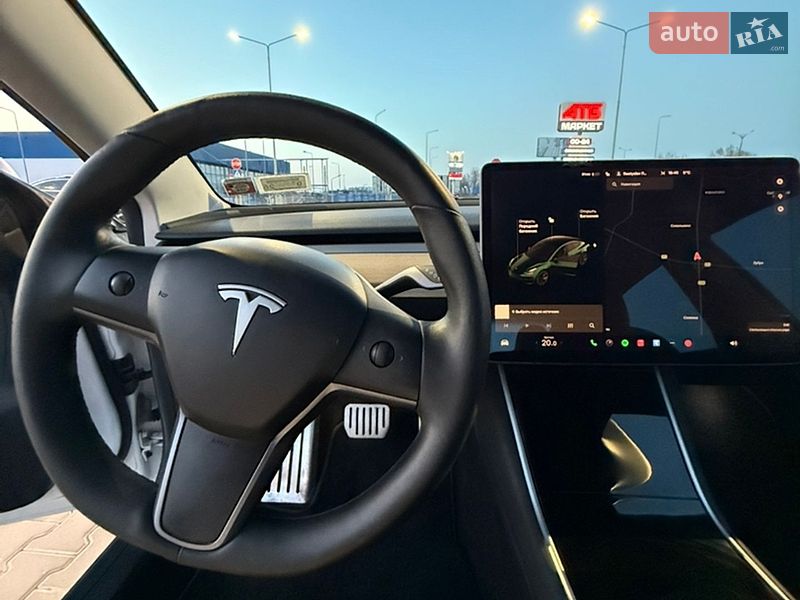 Седан Tesla Model 3 2019 в Львові