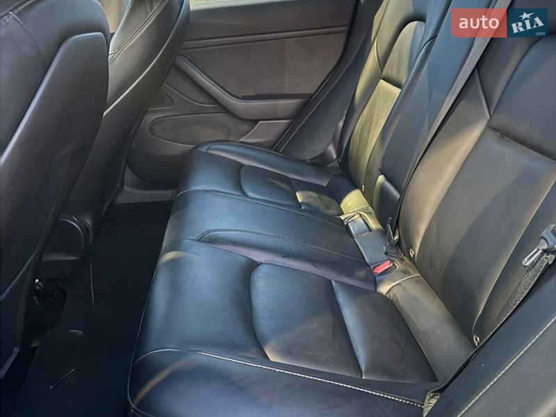 Седан Tesla Model 3 2019 в Львові