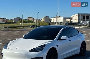Седан Tesla Model 3 2017 в Одесі