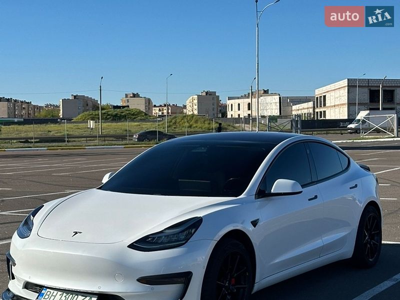 Седан Tesla Model 3 2017 в Одесі