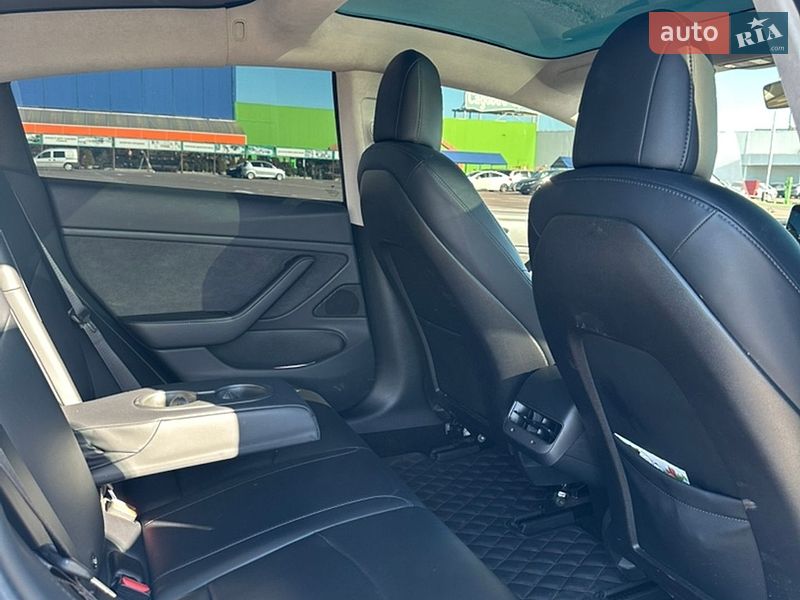 Седан Tesla Model 3 2017 в Одесі