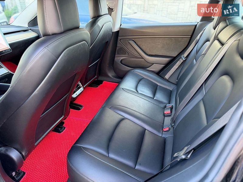 Седан Tesla Model 3 2018 в Вінниці