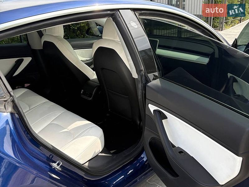 Седан Tesla Model 3 2018 в Києві