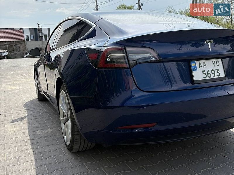 Седан Tesla Model 3 2018 в Києві