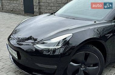 Седан Tesla Model 3 2019 в Дубні