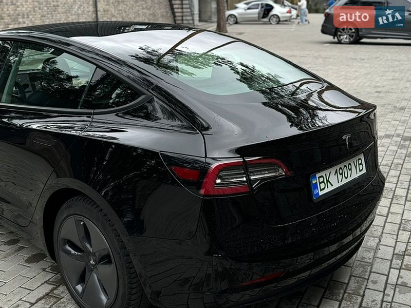 Седан Tesla Model 3 2019 в Дубні