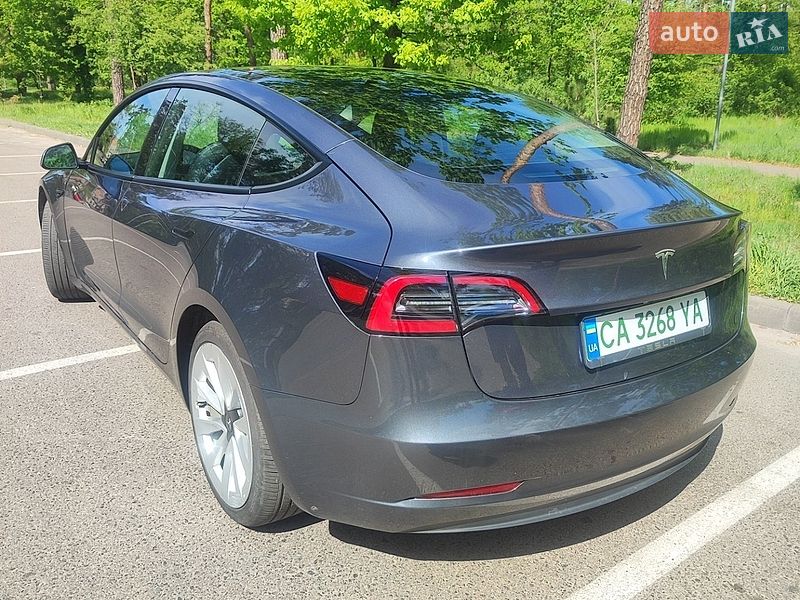Седан Tesla Model 3 2022 в Черкасах