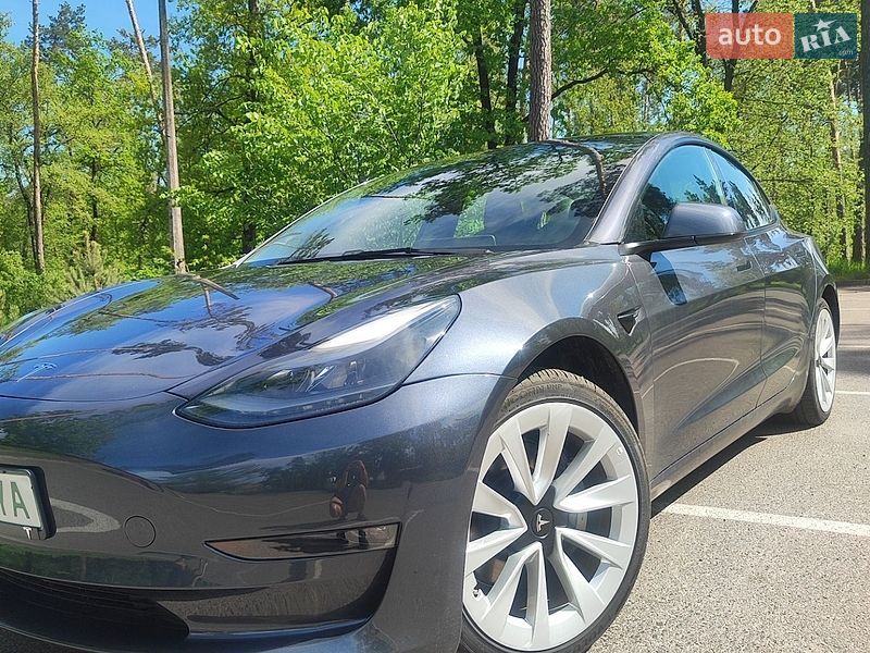 Седан Tesla Model 3 2022 в Черкасах