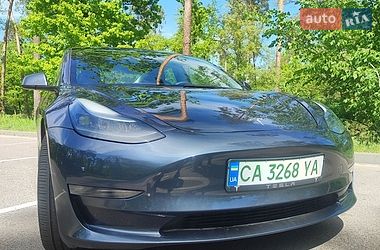 Седан Tesla Model 3 2022 в Черкасах