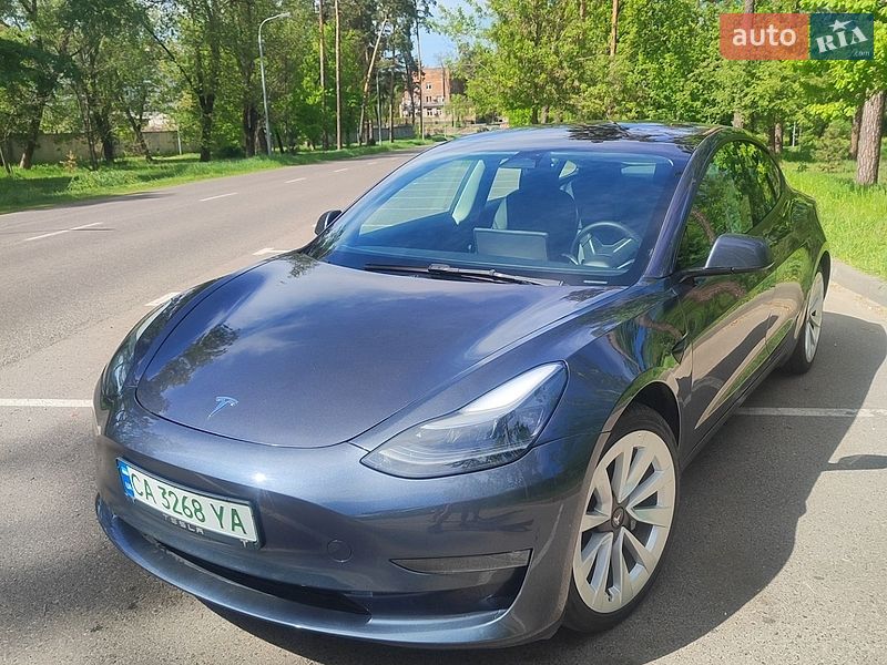 Седан Tesla Model 3 2022 в Черкасах